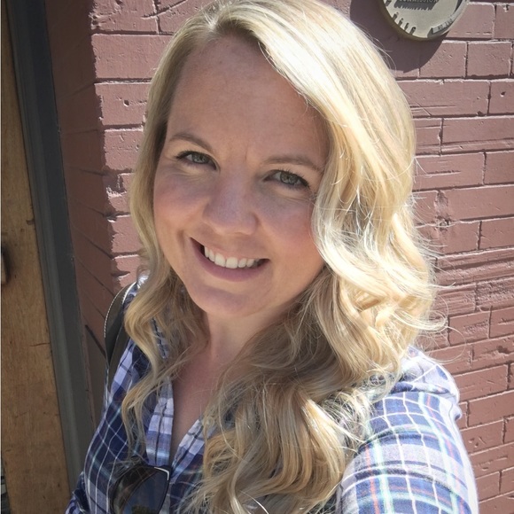 Meet your Posher, Erika - Picture 1 of 2